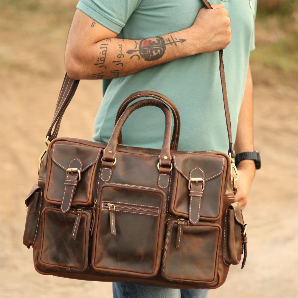 The Traveler – Classic Messenger Bag with Modern Utility & Timeless Style