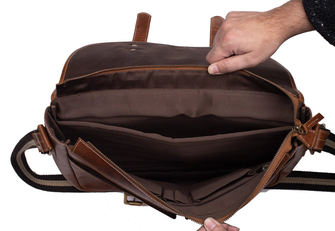 Vintage-Inspired Men’s Tan Leather Satchel – Durable & Stylish for Everyday Use