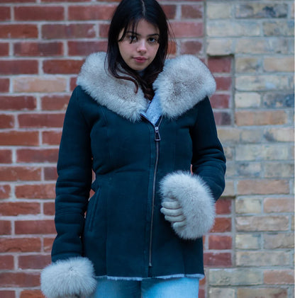 Women’s Shearling Coat with Fox Fur Collar & Cuffs – Warm & Stylish