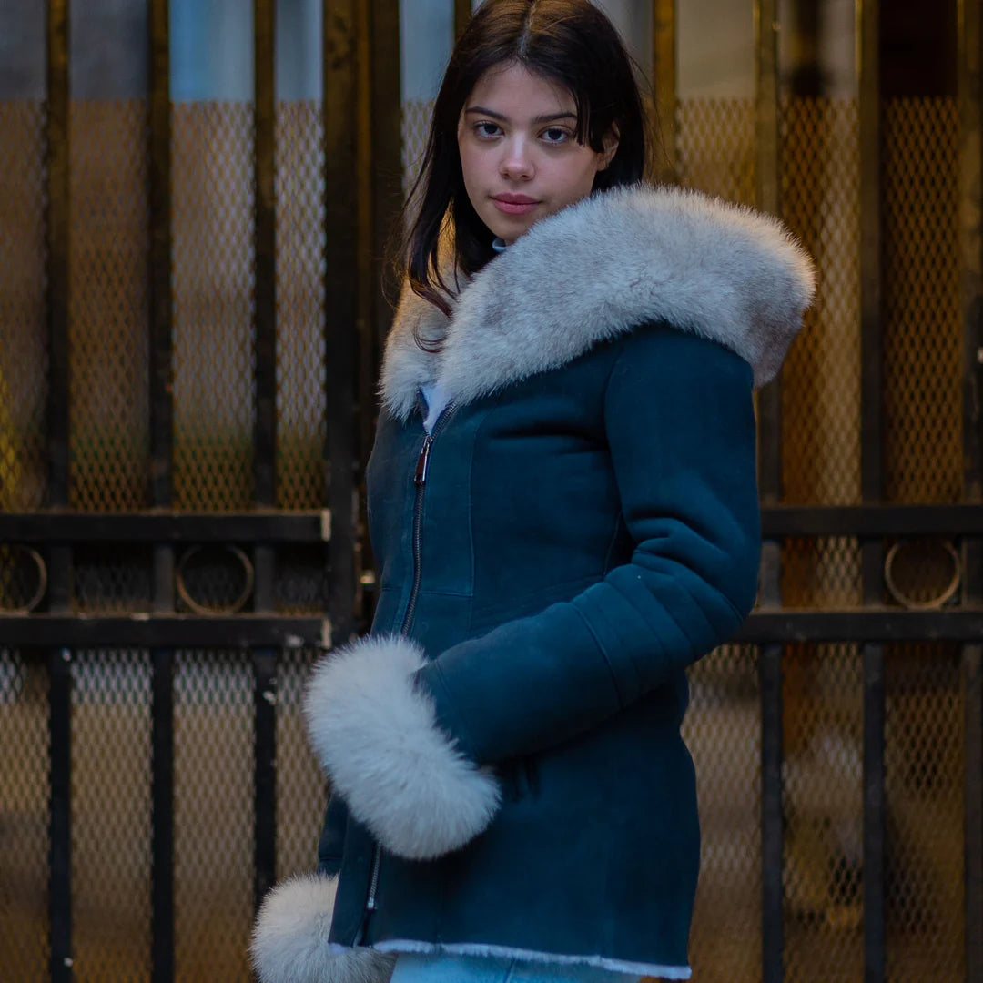 Women’s Shearling Coat with Fox Fur Collar & Cuffs – Warm & Stylish